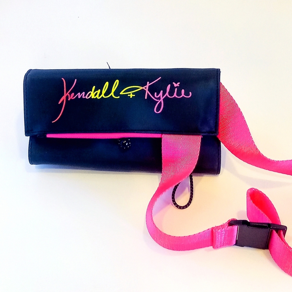 Kendall + Kylie Black & Pink Make Up and Brush Bag with Adjustable Strap NWOT.